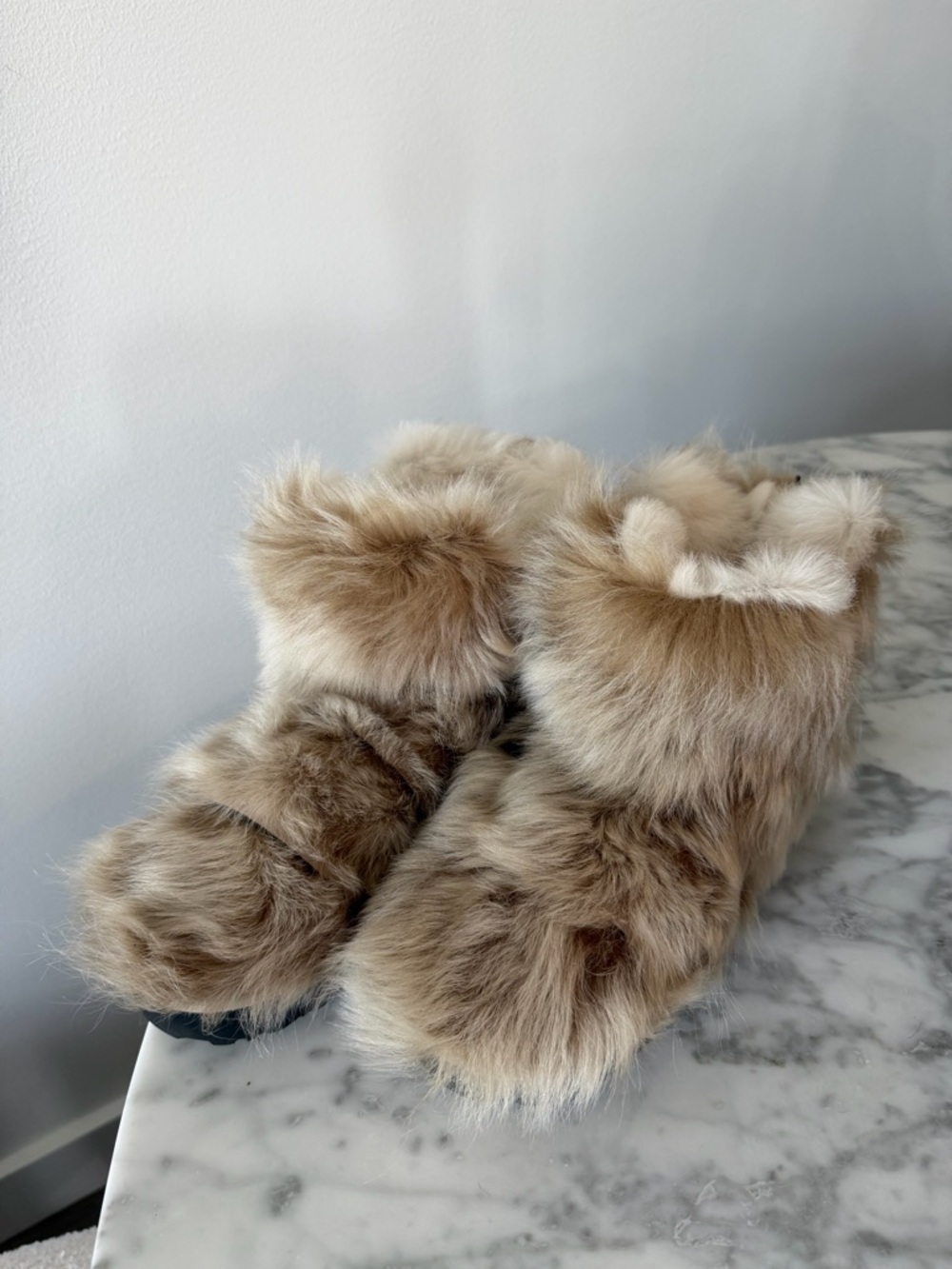 STUART WEITZMAN BROWN FUR JANICAS BOOTS